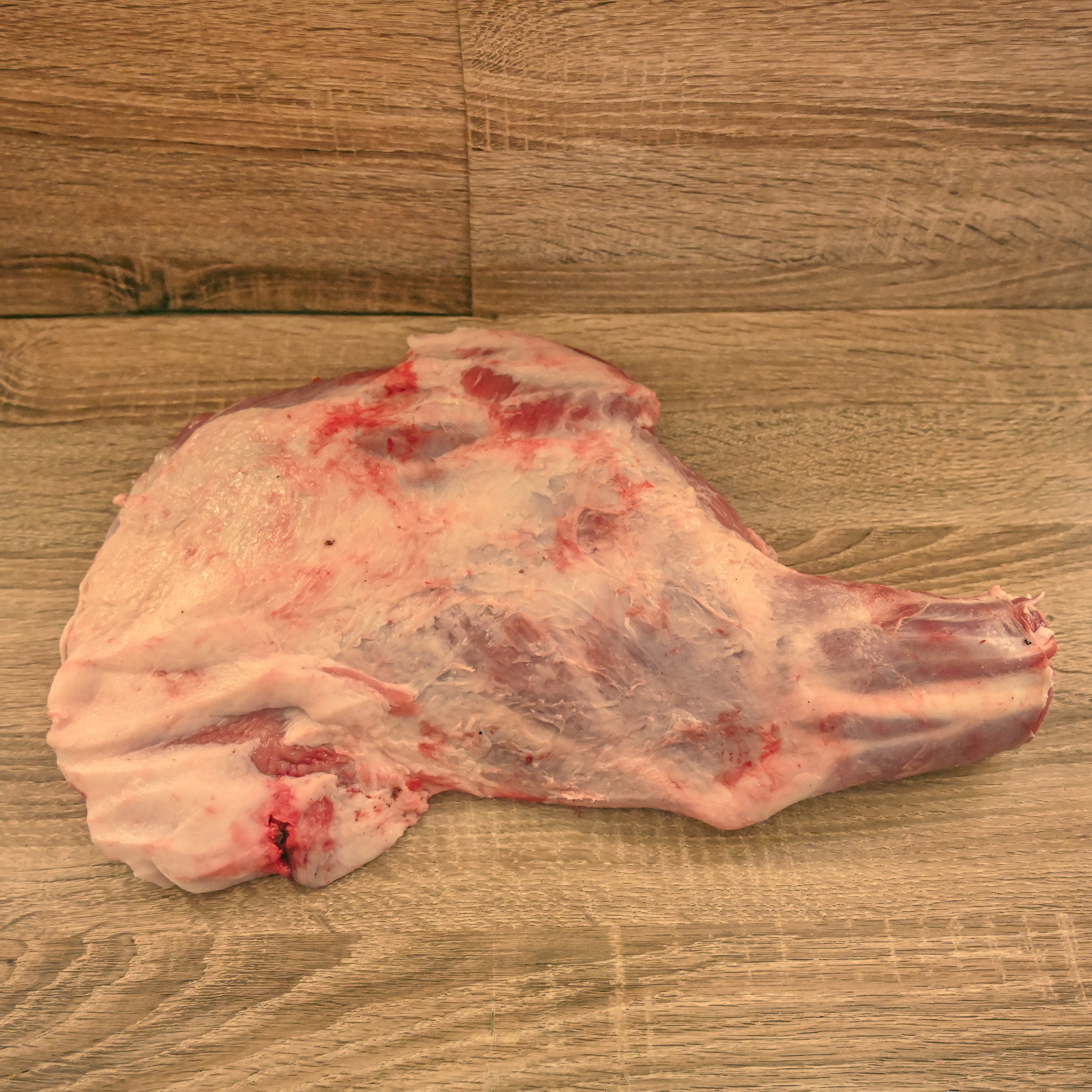 Wildschweinkeule am Knochen