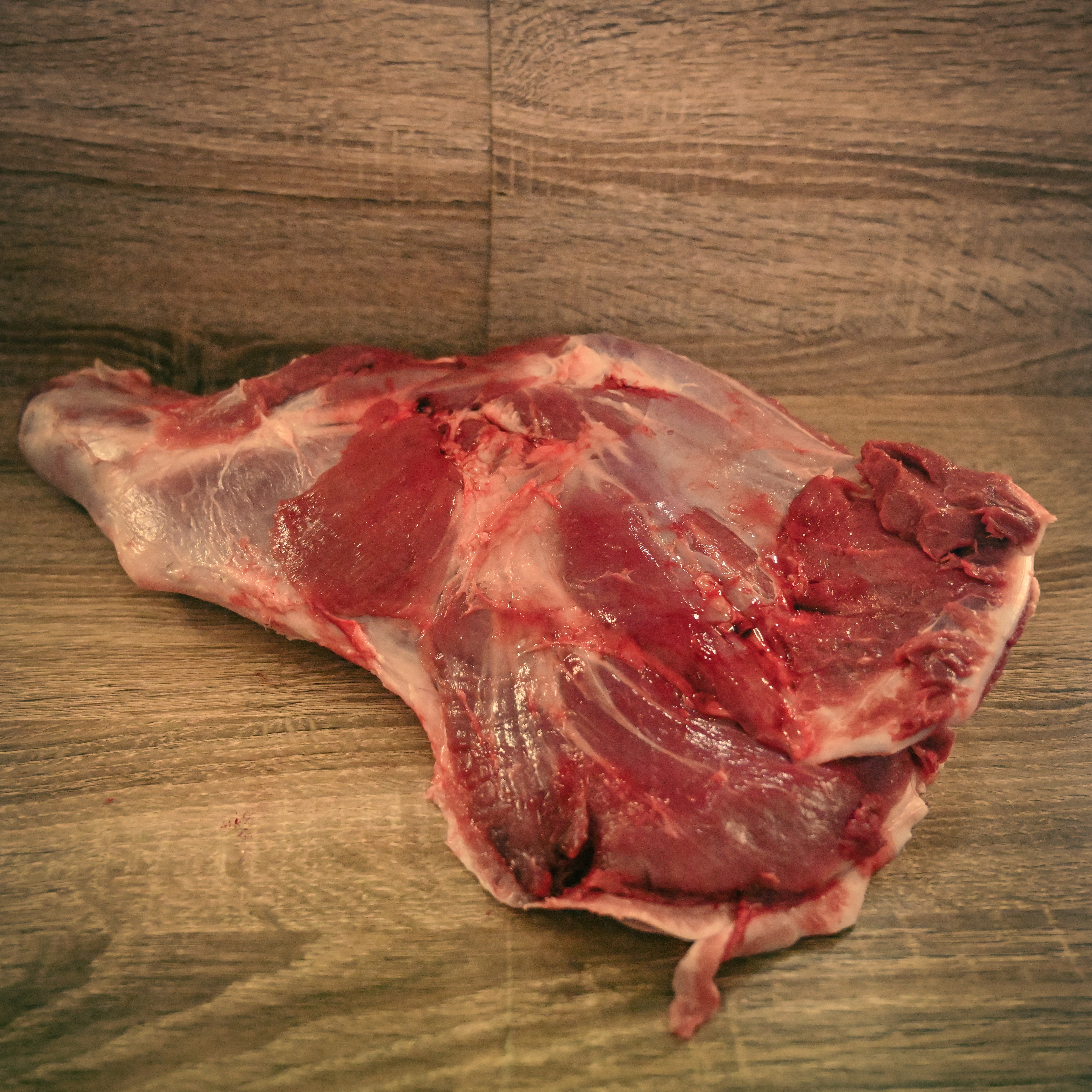 Wildschweinkeule am Knochen